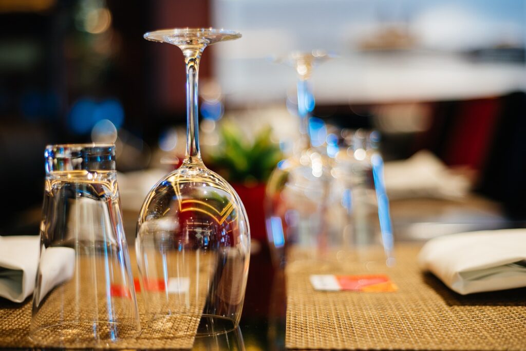 How are Nashville Restaurant Websites Highlighting Their Adaptable Spaces?