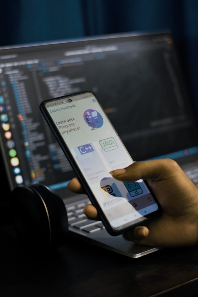 Can AI Chatbots Integrate with Existing Small Business Websites?